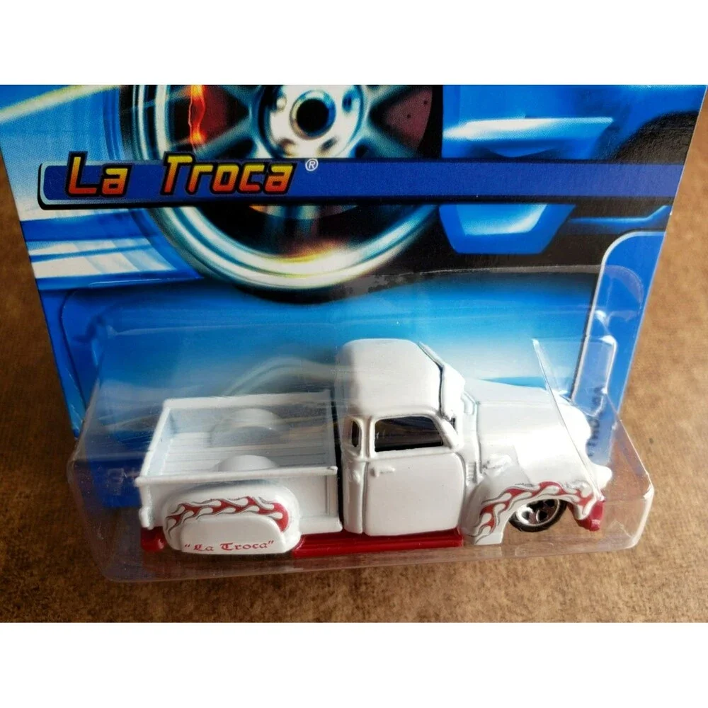 VTG 2005 Hot Wheels LA TROCA White #169 MAINLINE Lowrider Truck 1:64 #H9077 5SP